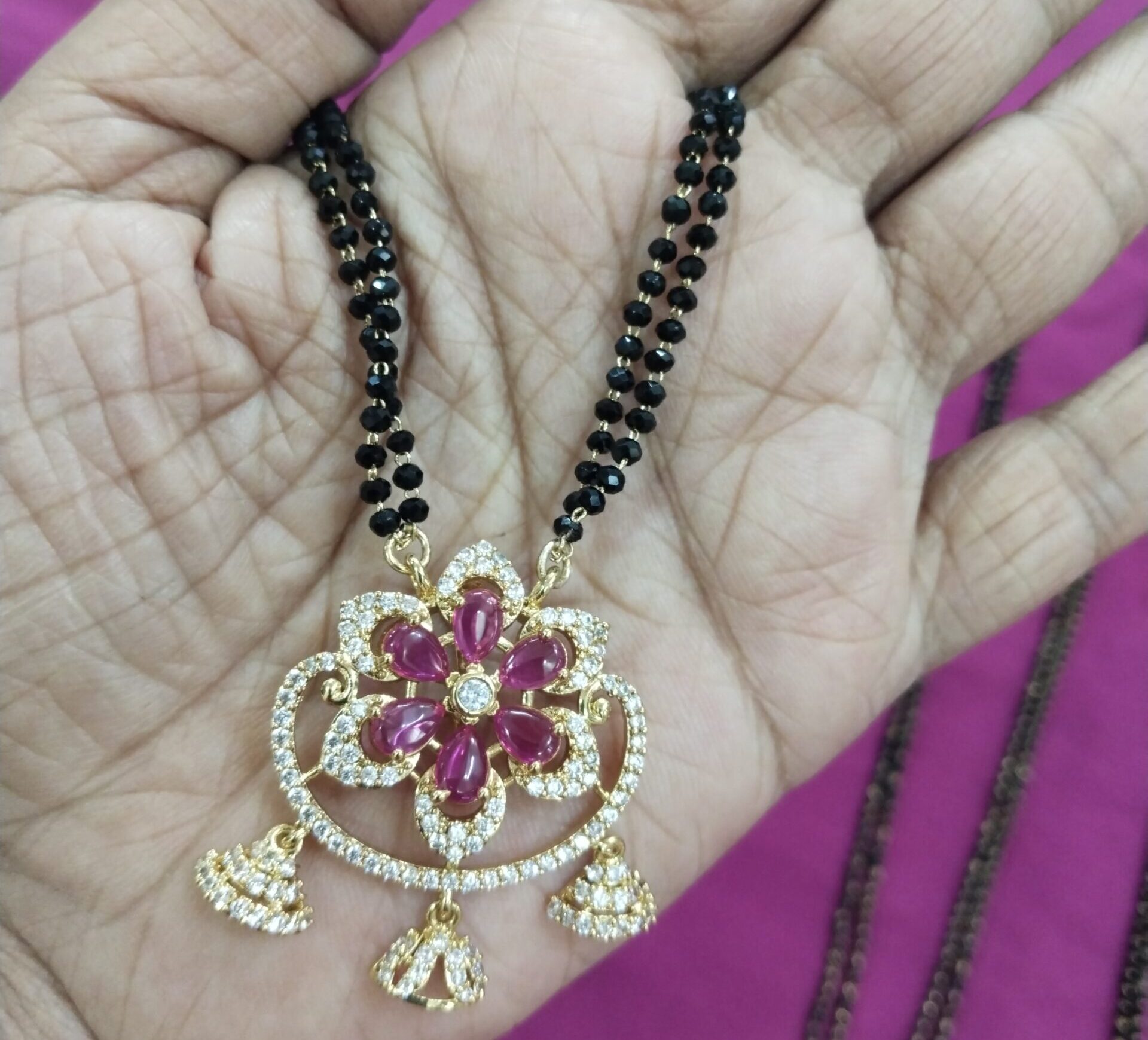 Trendy Short Black Beads