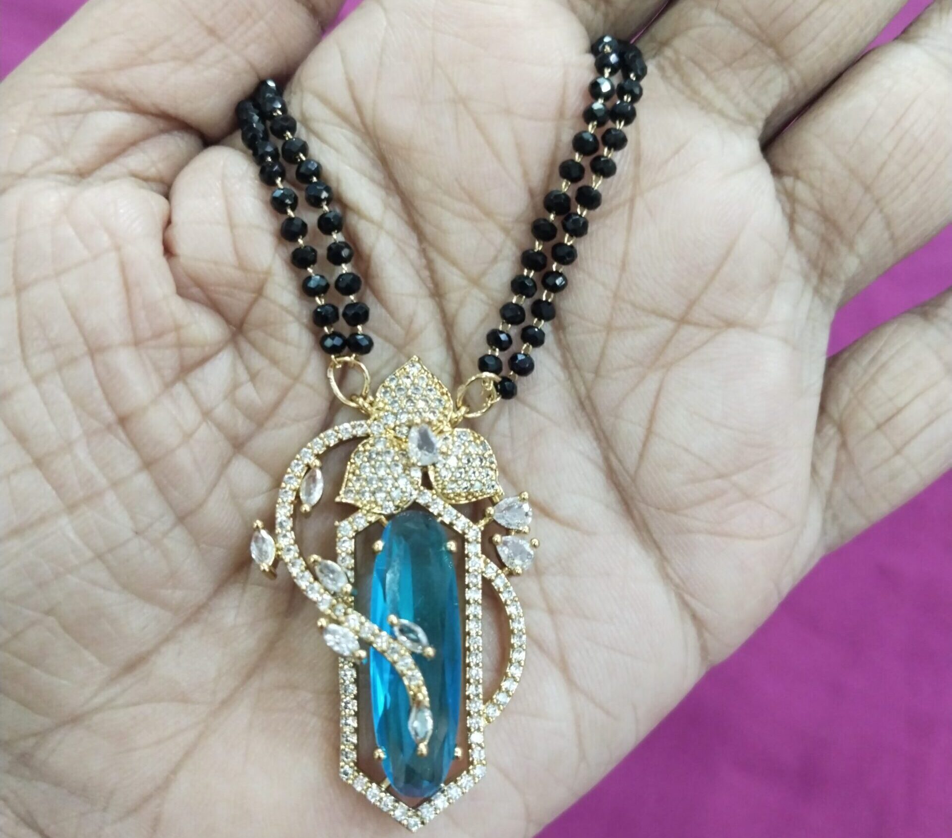Trendy Short Black Beads